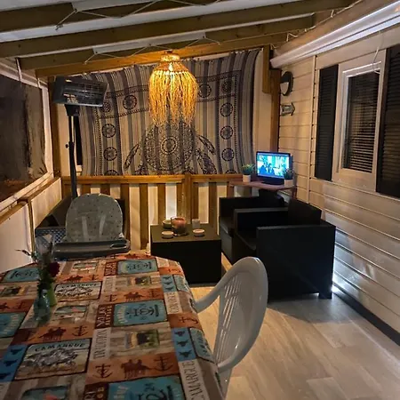 La Marine Kamp alanı *